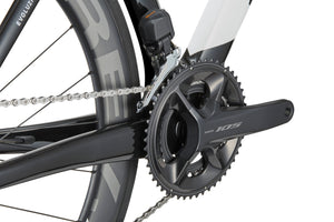 Close-up of an EVOLUZIONE 1 drivetrain featuring a high-performance Shimano 105 crankset, chain, and aerodynamic rear wheel with visible spokes and tire.